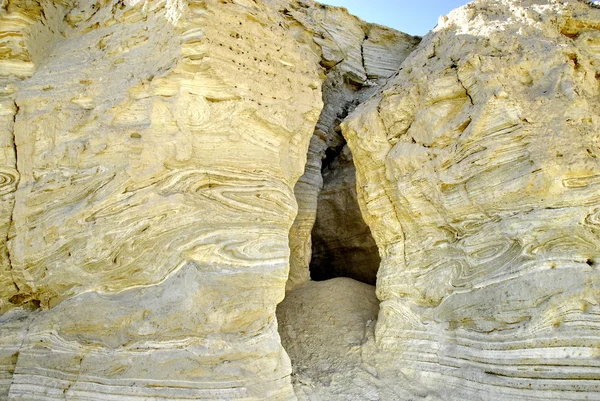 kayalar'ın dar geçitten