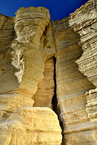 kayanın üzerinde yüz