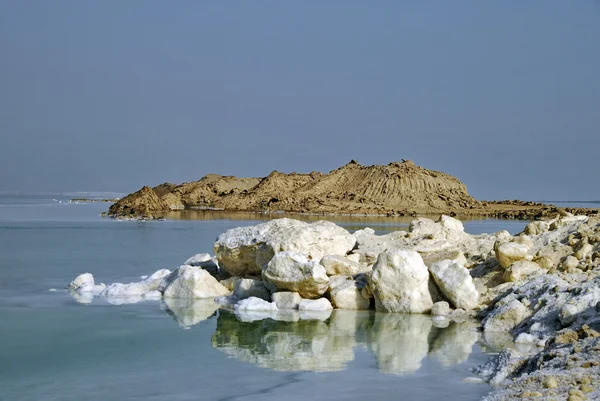 ölü deniz tuzu kayalar
