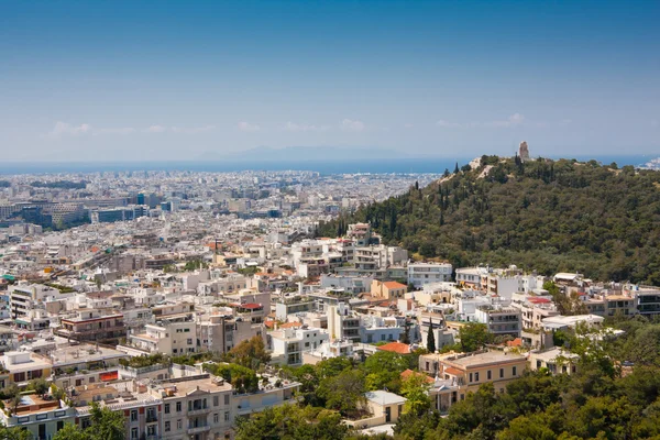 Холм Филапопос, видимый с Акрополя — стоковое фото