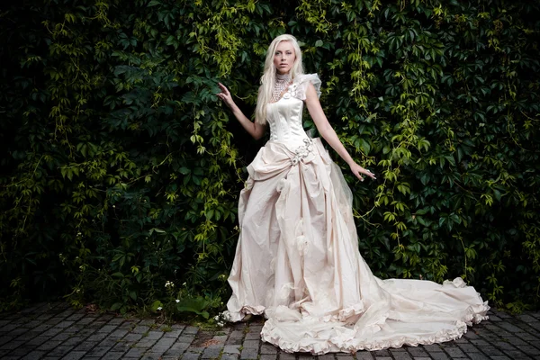 Bride in white — Stock Photo, Image