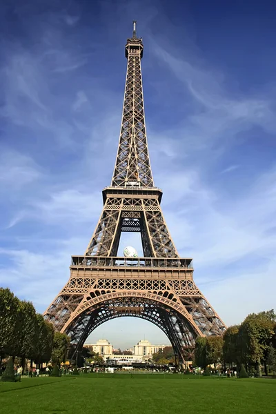 Curves of the Eiffel — Stock Photo, Image