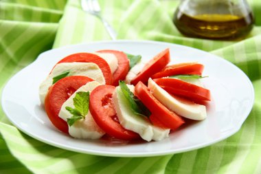 Caprese salatası