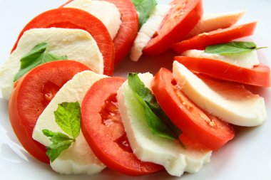 Caprese salatası