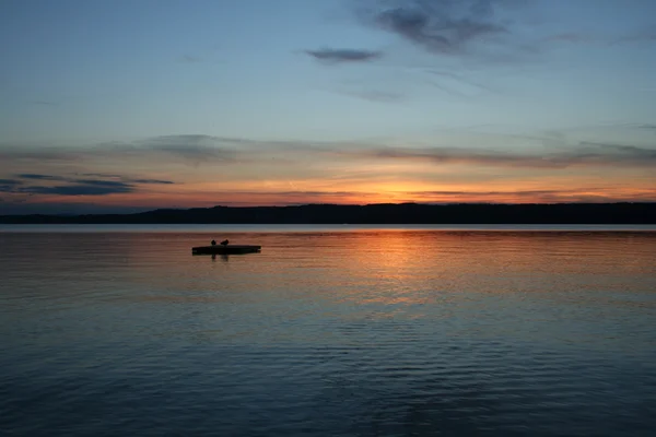 Pôr do sol no lago — Fotografia de Stock