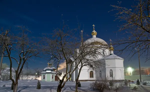 White church. An orthodox female monastery — Stock Photo, Image