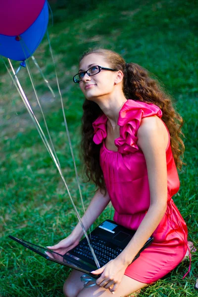 Dziewczyna z notebooka i kulki — Zdjęcie stockowe