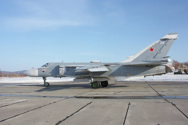 Су-24 Фехтовальщик на взлете — стоковое фото