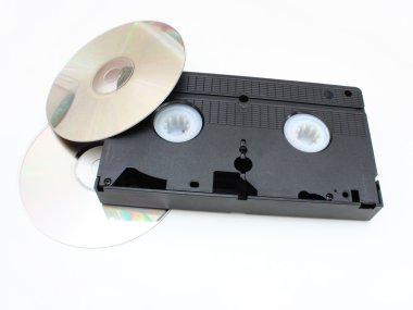 DVD diskleri ve vhs video kartuş