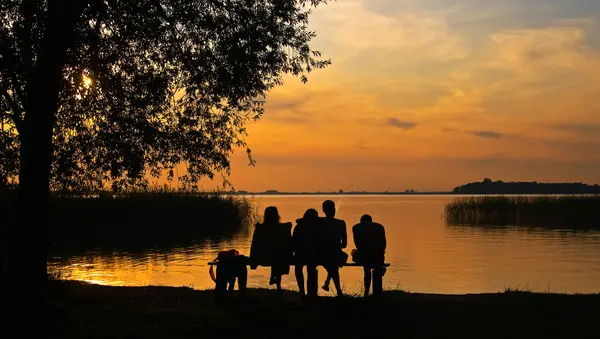 Lake svityazi üzerinde bekletin,