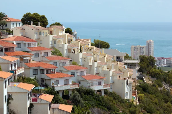 Apartamenty na wybrzeżu Morza Śródziemnego — Zdjęcie stockowe