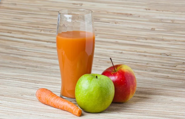 Cenoura, maçã e suco — Fotografia de Stock