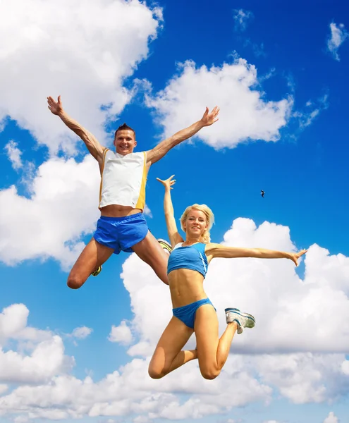 The sportsman in a jump against the sky — Stock Photo, Image