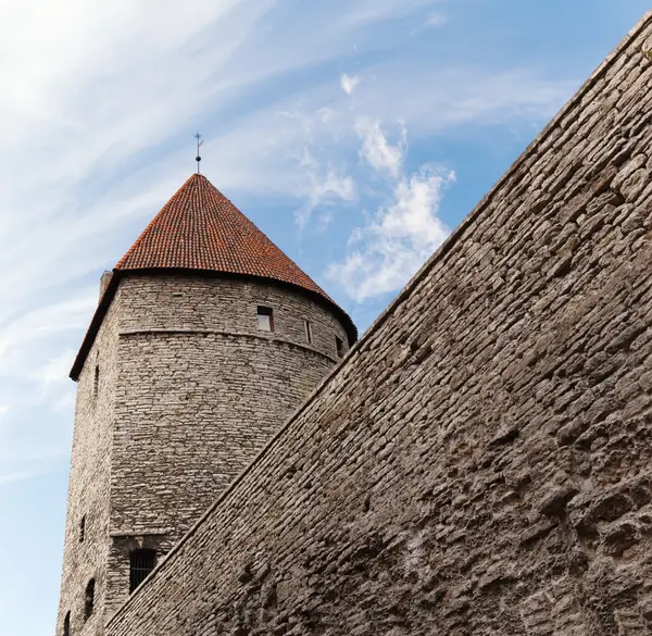 Таллин. Башни в укреплении — стоковое фото