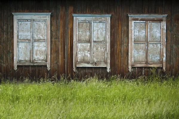 Tre vecchie finestre — Foto Stock