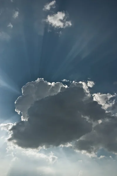 Sol detrás de una nube — Foto de Stock