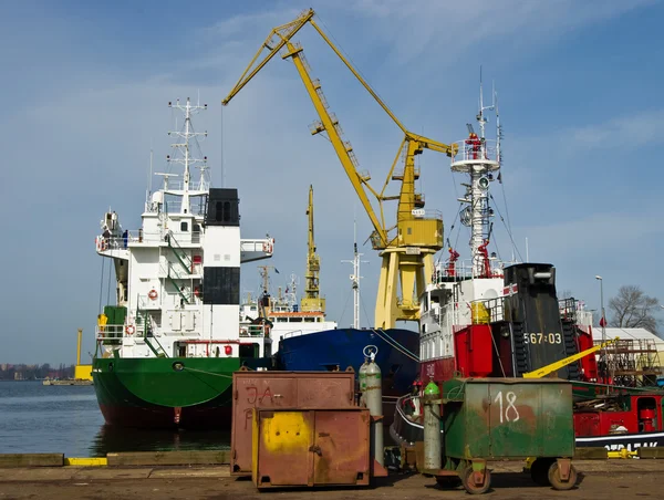 Ships at the quay — Stock Photo, Image