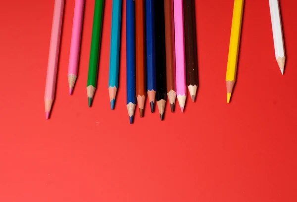 Skarpa färgpennor — Stockfoto