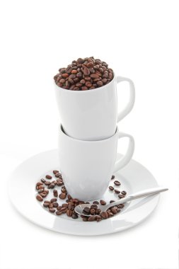 Kahve çekirdeği ve fincan.