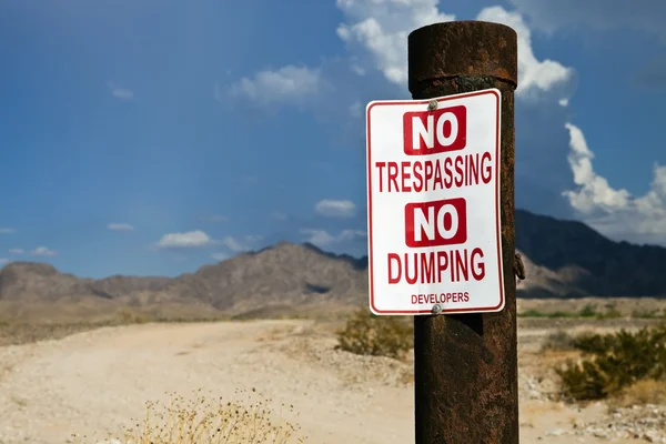 Desert No Trespassing Sign — Stock Photo, Image