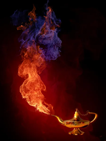 Gold magische aladdin-Lampe Stockbild