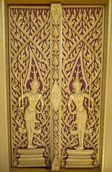 Anioł na tajskiej sztuki drzwi — Zdjęcie stockowe