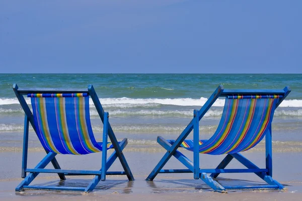 Два пляжных стула — стоковое фото
