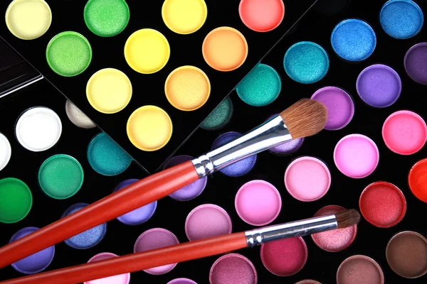 Una paleta multicolor de maquillaje — Foto de Stock