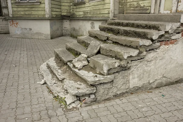 Ancien escalier en ruine — Photo