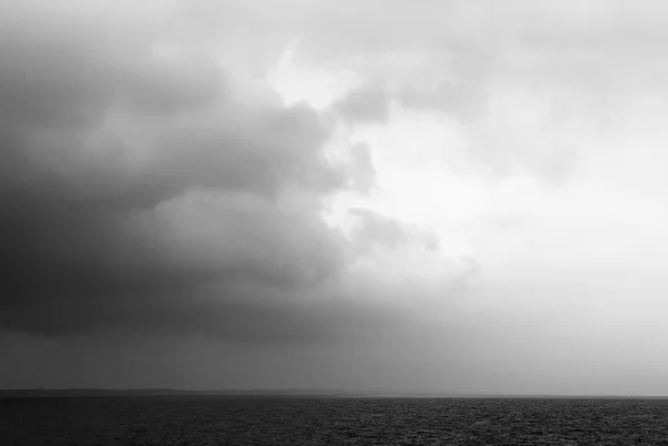 Schlechtes Wetter auf dem Meer — Stockfoto