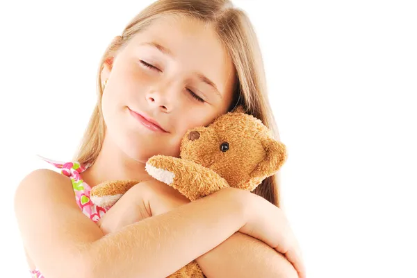 Küçük kız alma oyuncak ayı — Stok fotoğraf