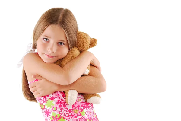 Jong kind knuffelen een teddybeer — Stockfoto