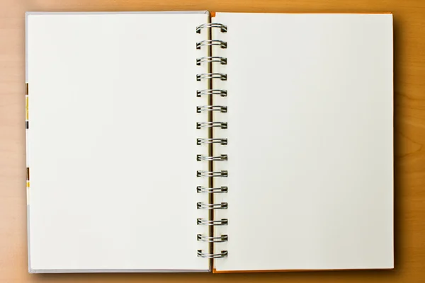 Notebook na pozadí dřeva — Stock fotografie