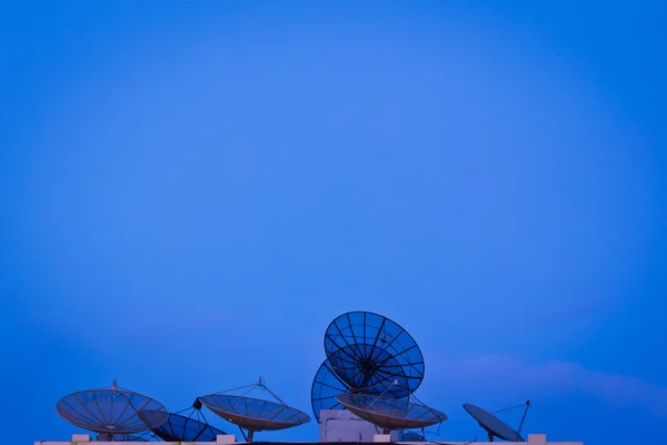 Groep van satellietantenne — Stockfoto