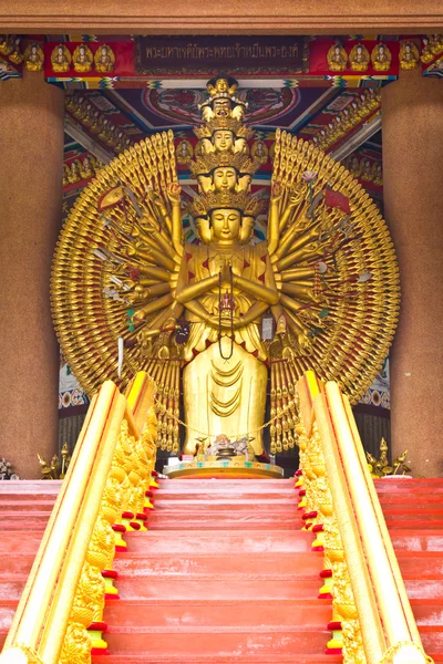 De tusen händer buddha staty — Stockfoto