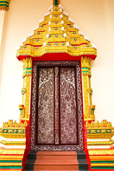 タイの寺院のドア — ストック写真