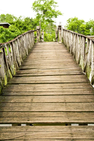El puente de madera — Foto de Stock
