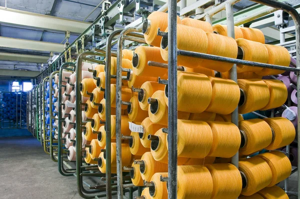 Fábrica em fabricação de fios — Fotografia de Stock