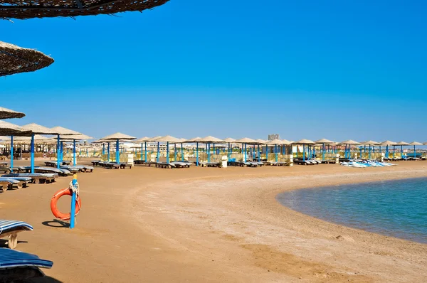 Ψάθινες ομπρέλες για την παραλία της Αιγύπτου — Φωτογραφία Αρχείου