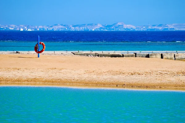Life buoy on the beach of Egypt — Stock Photo, Image