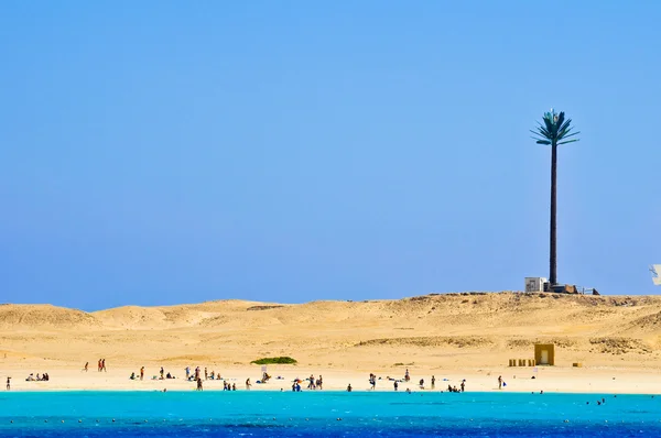 Vista sobre a ilha egípcia Giftun, Hurgada, a partir do convés do th — Fotografia de Stock