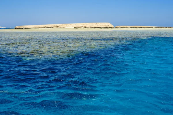 Visa på den egyptiska ön giftun, Hurghada, från däck på th — Stockfoto