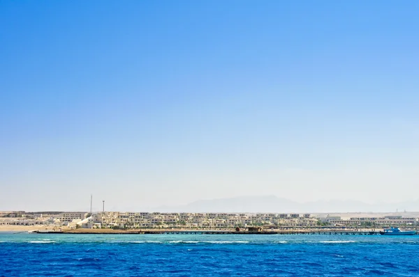 Visa på den egyptiska kusten från styrelsen för båten — Stockfoto