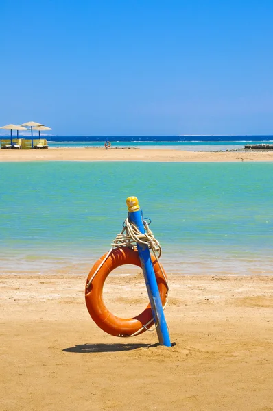 Life buoy on the beach of Egypt — Stock Photo, Image