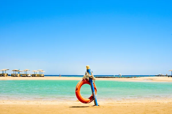 Bóia da vida na praia do Egito — Fotografia de Stock