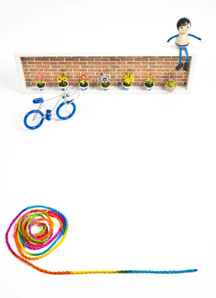 Boy hanging on the wall — Stock Photo, Image