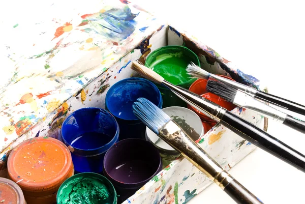 Scatola di colori ad acquerello e pennelli — Foto Stock