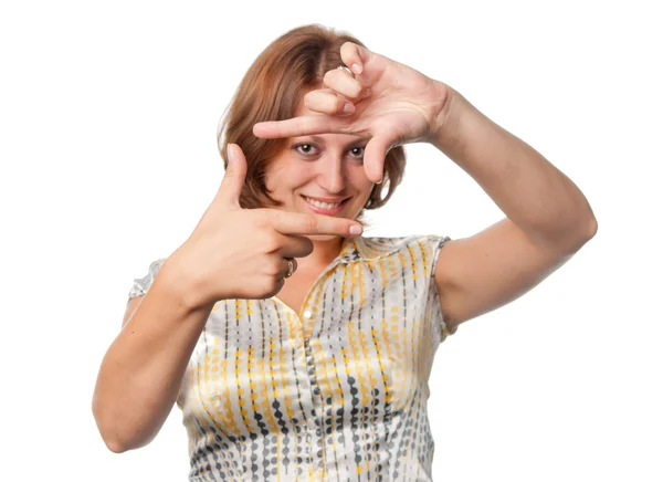Улыбающаяся девушка показывает жест "камера " — стоковое фото
