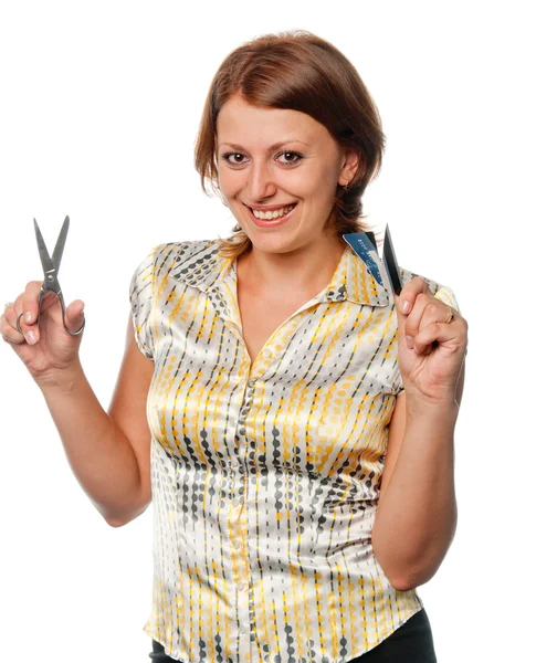 Menina sorridente corta um cartão de crédito, recusa de creditar — Fotografia de Stock