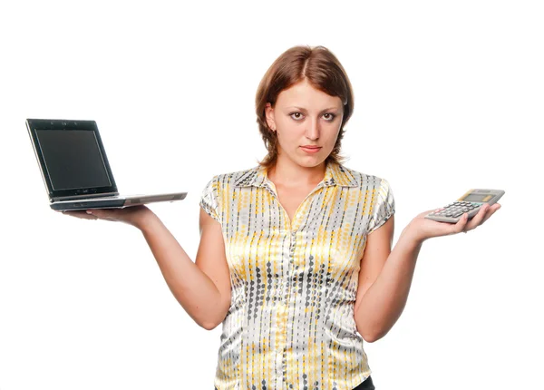 A menina escolhe entre o computador portátil e a calculadora — Fotografia de Stock